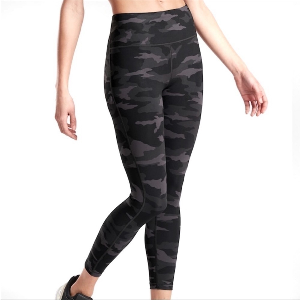 Athleta Cropped Camo With Pocket Large